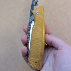 Le Nagha 409, couteau pliant en difou