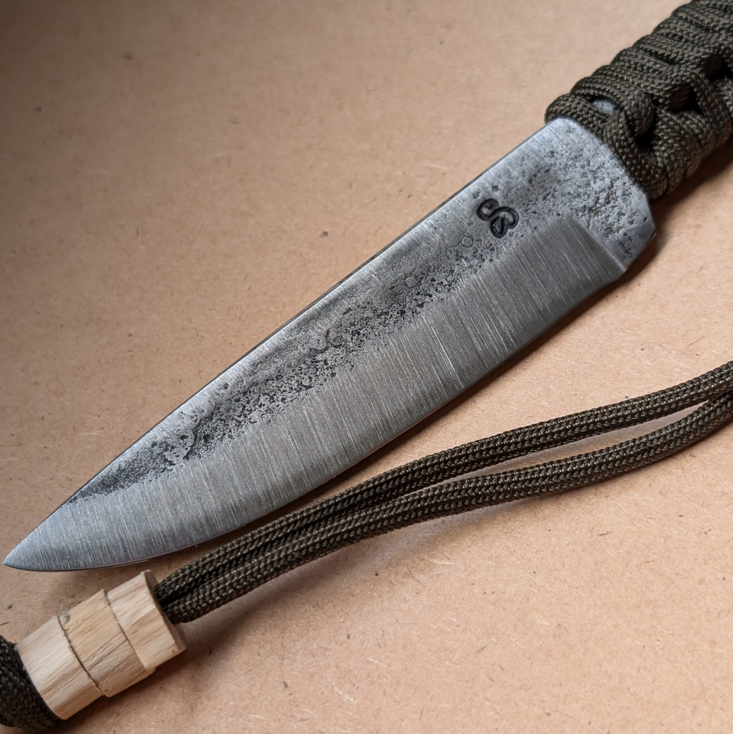 L'Officiel de Mest 160, couteau paracordé kaki