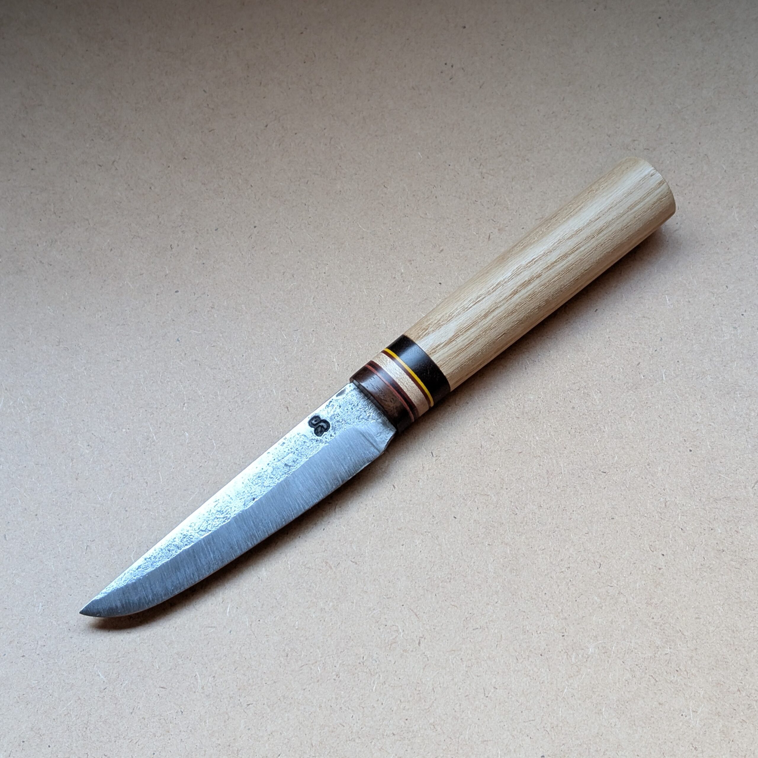 Le Naalien 104, le puukko en frêne olivier