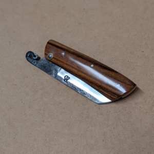 Le Nagha 413, couteau pliant en palissandre indien - lame "esprit rasoir"